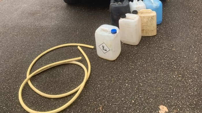 in auto con taniche di gasolio denunciato per ricettazione