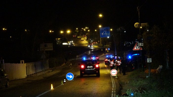 mega posti di controllo dei carabinieri lungo le strade cittadini piu sicuri