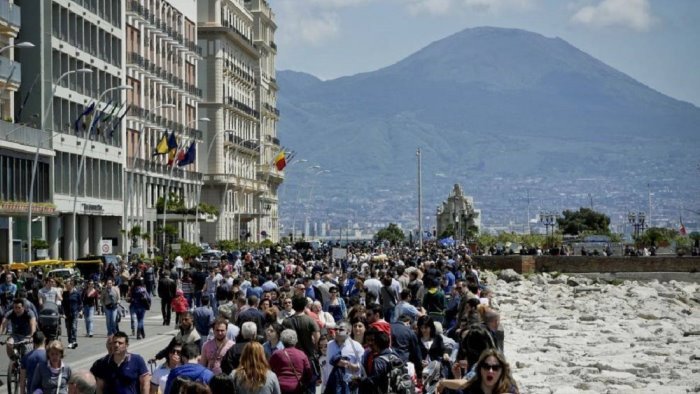 napoli 140mila turisti per il ponte di ognissanti ecco il piano del comune