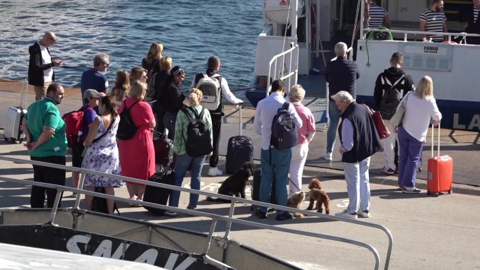 stazione marittima molo beverello da lunedi parte la nuova biglietteria