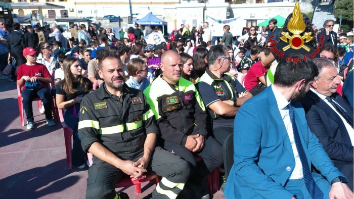 premio nassirya per la pace riconoscimenti per i vigili del fuoco di salerno