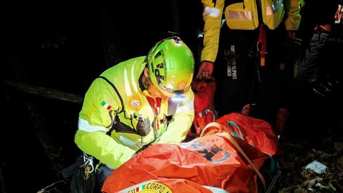 donna ferita durante un escursione a giffoni interviene il soccorso alpino