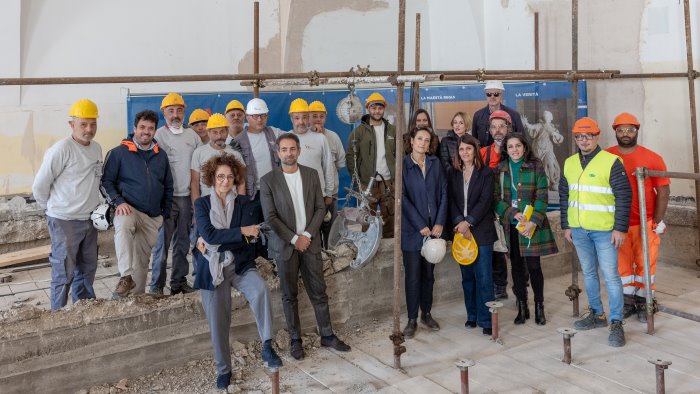 reggia di caserta via ai lavori di rimozione del solaio della sala della gloria