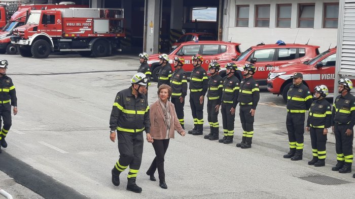 benevento il prefetto moscarella in visita alla caserma dei vigili del fuoco