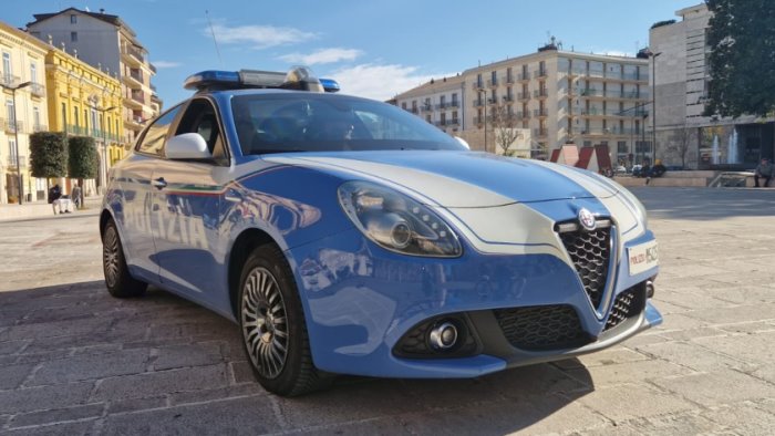 lite condominiale per un parcheggio arriva la polizia scatta l arresto