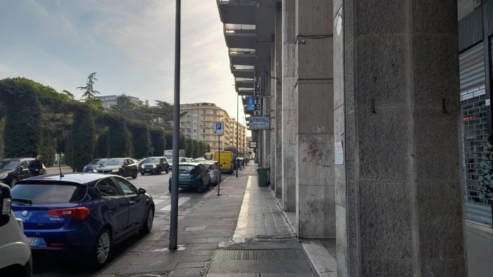 avellino denunce e intimidazioni a piazza kennedy intervengano i vigili