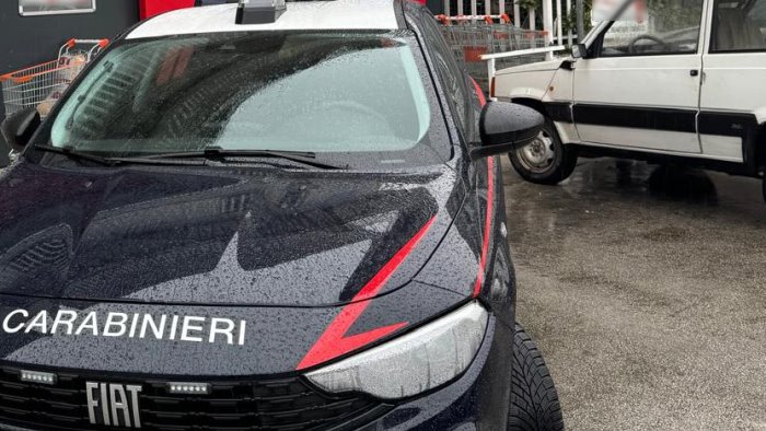 commando di sei persone fa irruzione in un attivita commerciale bottino ingente