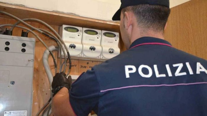 manomettono contatori dell energia elettrica sequestrato ristorante a salerno