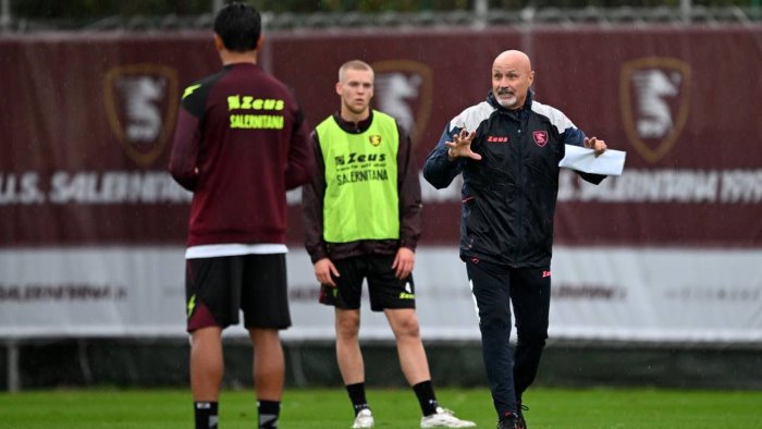 salernitana primo allenamento per colantuono c e subito la tegola maggiore