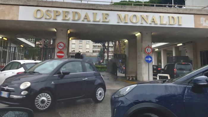 borrelli la sosta auto fuori agli ospedali in mano ai parcheggiatori abusivi