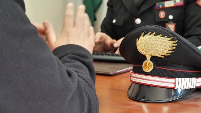 truffe ed estorsioni on line i carabinieri denunciano tre persone