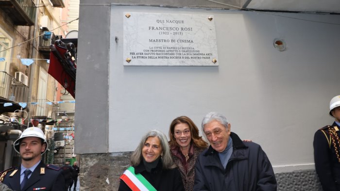 napoli inaugurata la targa a montecalvario dedicata a francesco rosi