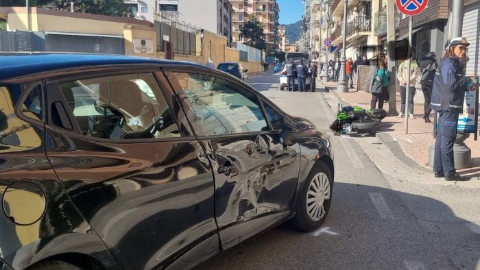 salerno incidente in via posidonia donna al ruggi in codice rosso