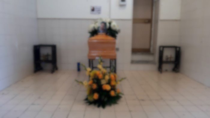 ariano cimitero senza loculi salma da 8 giorni nella sala mortuaria