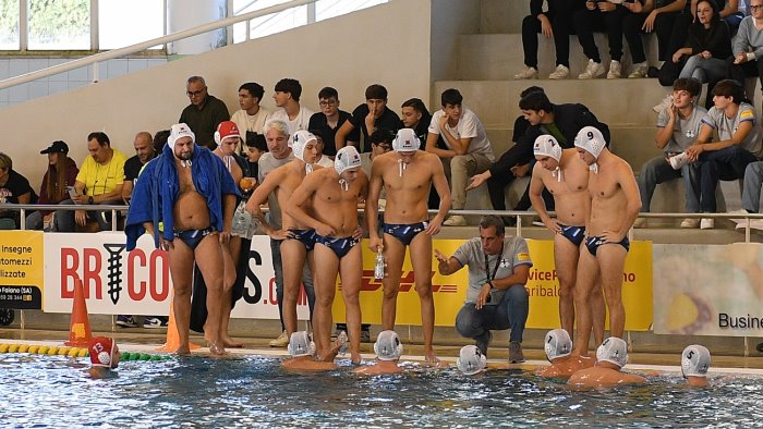 pallanuoto a2 sconfitta esterna per la rari nantes arechi