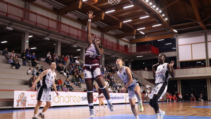 basket a2 la spezia e amara per la salerno ponteggi primo ko esterno