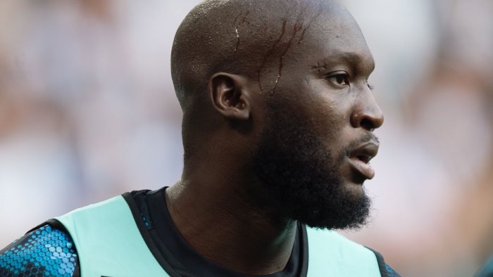 lukaku dubbi sulle condizioni del suo ginocchio sara valutato al rientro