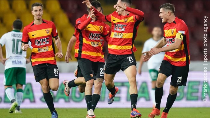 serie c benevento avellino 2 2 pari al vigorito rivivi la diretta