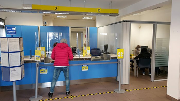 finti dipendenti delle poste si fanno inotrare decine di bonifici