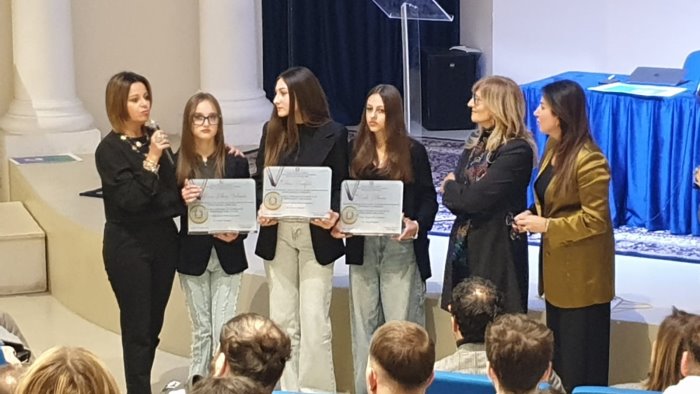 cerimonia ad avellino per le tre studentesse dell alberghiero di ariano