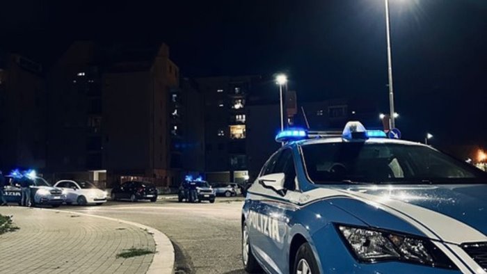 battipaglia la polizia controlla 90 veicoli denunciate 3 prostitute straniere