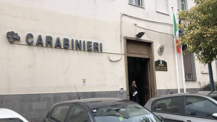 trovato morto in falegnameria gli investigatori seguono la pista dell omicidio