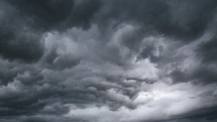 allerta meteo per pioggia e venti forti chiusura di villa parchi e cimitero