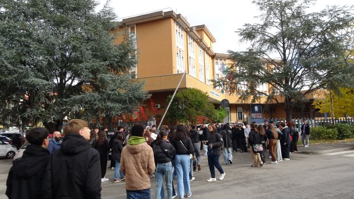 i liceali del classico giannone provincia ci ascolti la protesta foto