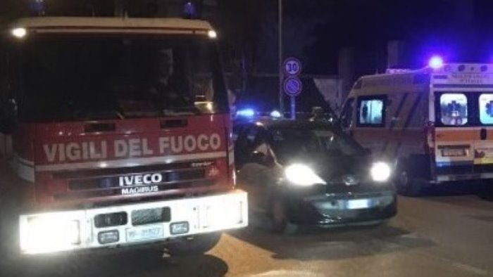 scontro furgone auto tra benevento e pietrelcina un ferito e paura