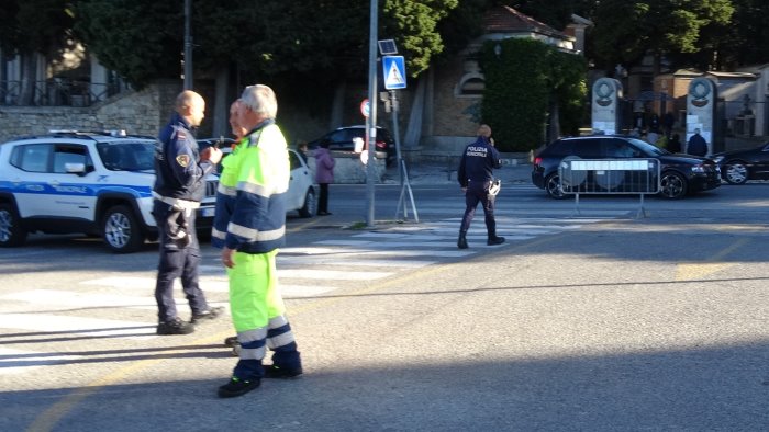 ariano afflusso regolare nel cimitero grazie alla protezione civile