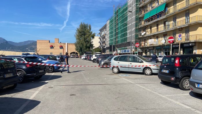 dramma a salerno uomo trovato morto in auto a pastena