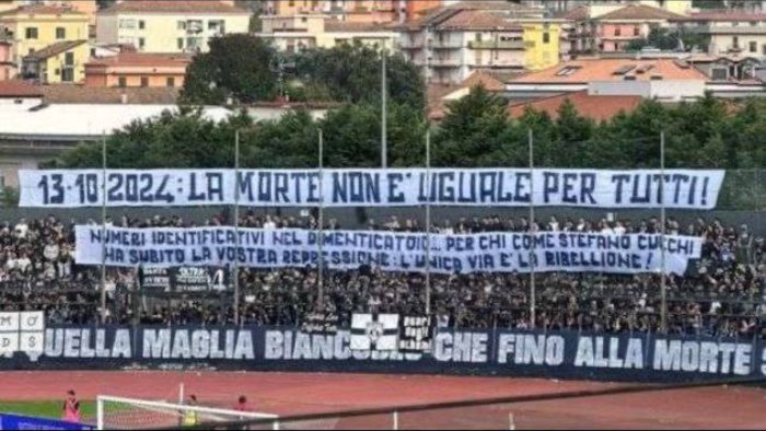 cavese multata per uno striscione su stefano cucchi e polemica