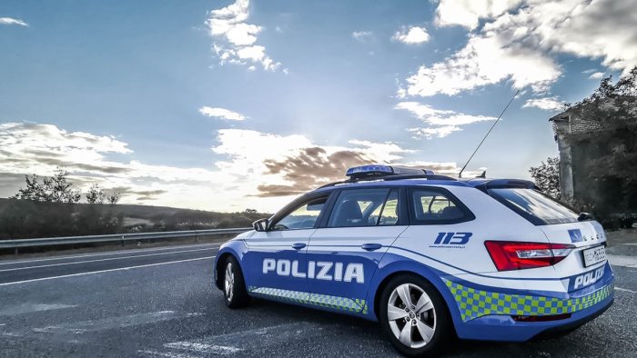 aggressione con forbici e spranga al casello autostradale arrestato