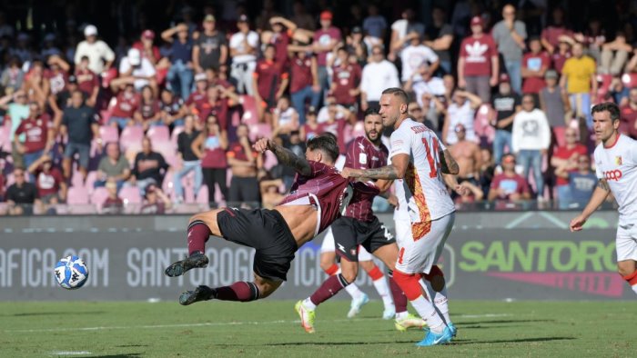 sassuolo salernitana arbitra crezzini