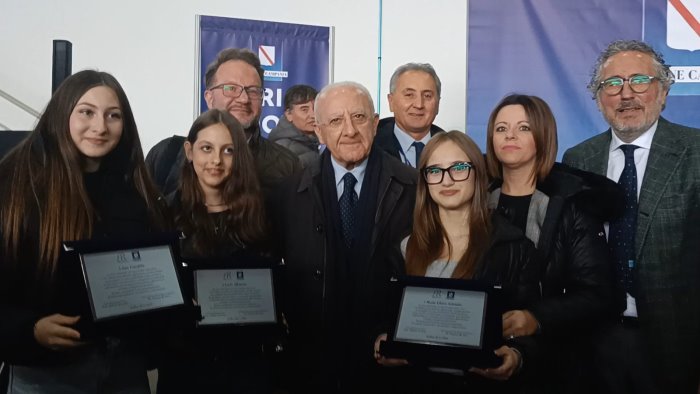 il governatore de luca premia le tre studentesse dell alberghiero di ariano