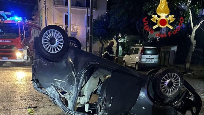 ennesimo incidente stradale nel salernitano grave un 22enne