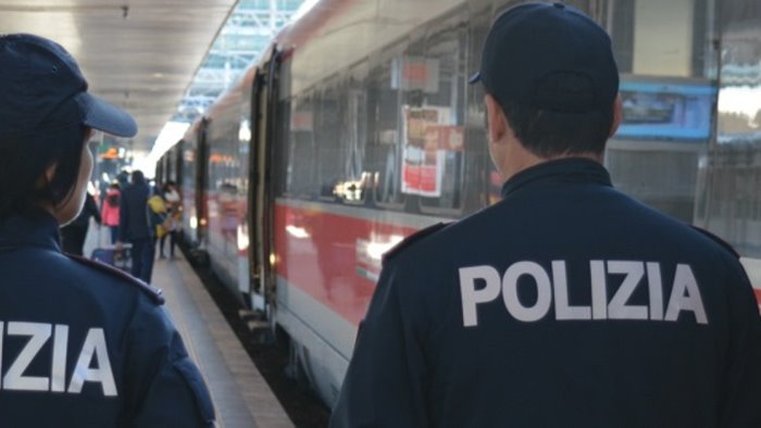 frode informatica arrestato a salerno a bordo di un treno