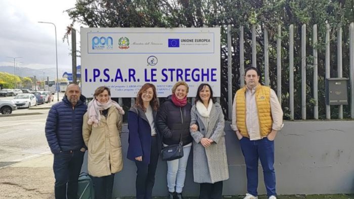 cinque docenti spagnoli all ipsar le streghe di benevento