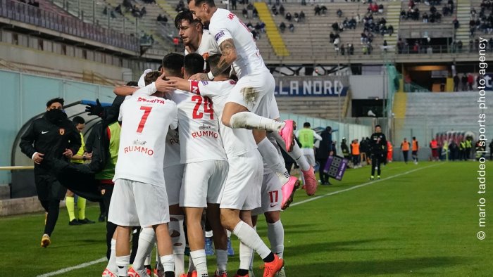 serie c taranto benevento 0 2 starita e talia decisivi rivivi la diretta