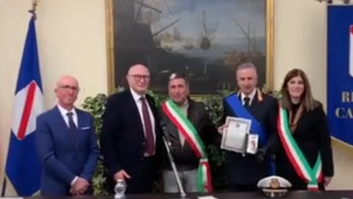 premiato agente polizia locale sala consilina salv 3 giovani