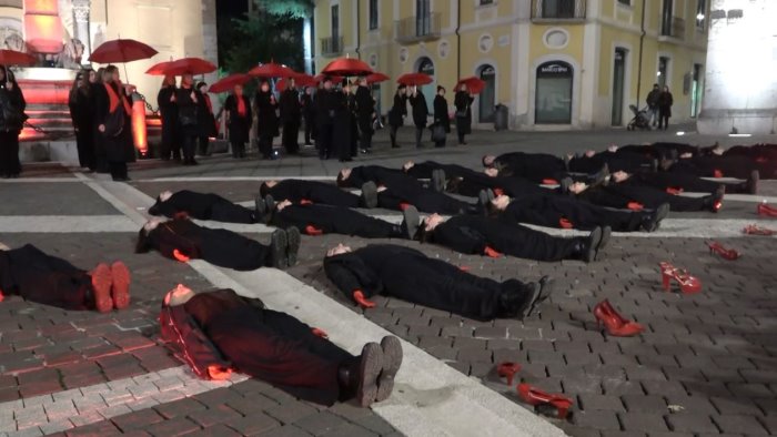 benevento scende in piazza contro la violenza sulle donne