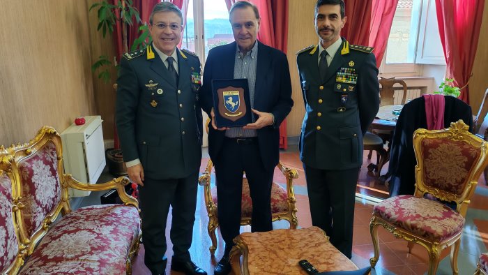 guardia di finanza generale barbera ricevuto da sindaco e presidente provincia