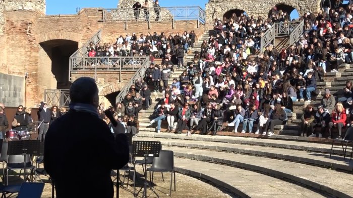 stop alla violenza sulle donne protagonisti gli studenti