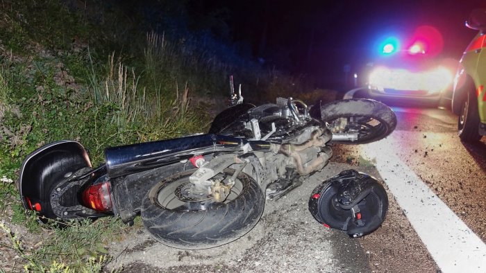 tragedia della strada muore motociclista in irpinia ecco cosa e successo