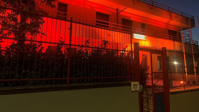 violenza sulle donne caserme illuminate di arancione in irpinia