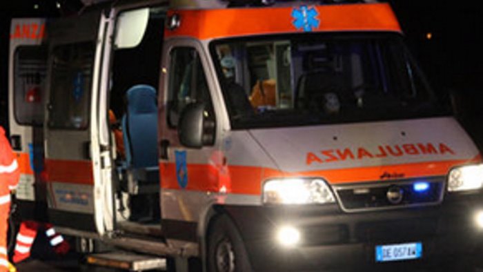 tragedia a roccadaspide passante scopre cadavere di un 21enne