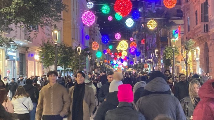 salerno e il giorno delle luci d artista gia prenotati i primi 70 autobus