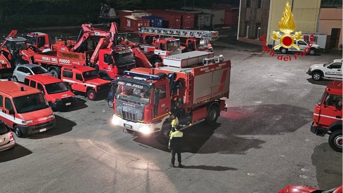 crollo palazzina sessa aurunca da salerno partite 8 unita vigili del fuoco