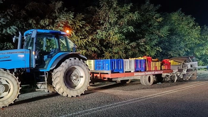 tragico scontro tra fiat doblo e un rimorchio agricolo muore un 67enne