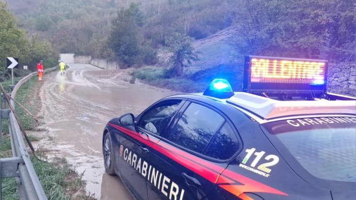 avellino notte di paura frana sulla statale 90 bloccata la strada per foggia